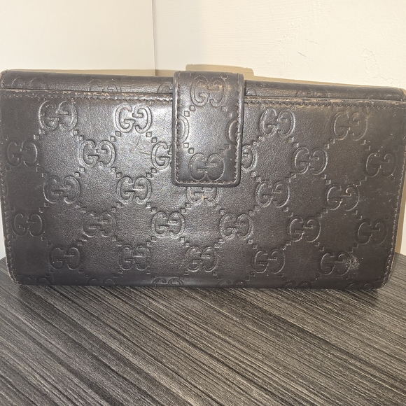 Gucci Black Embossed Clutch - Picture 2 of 5